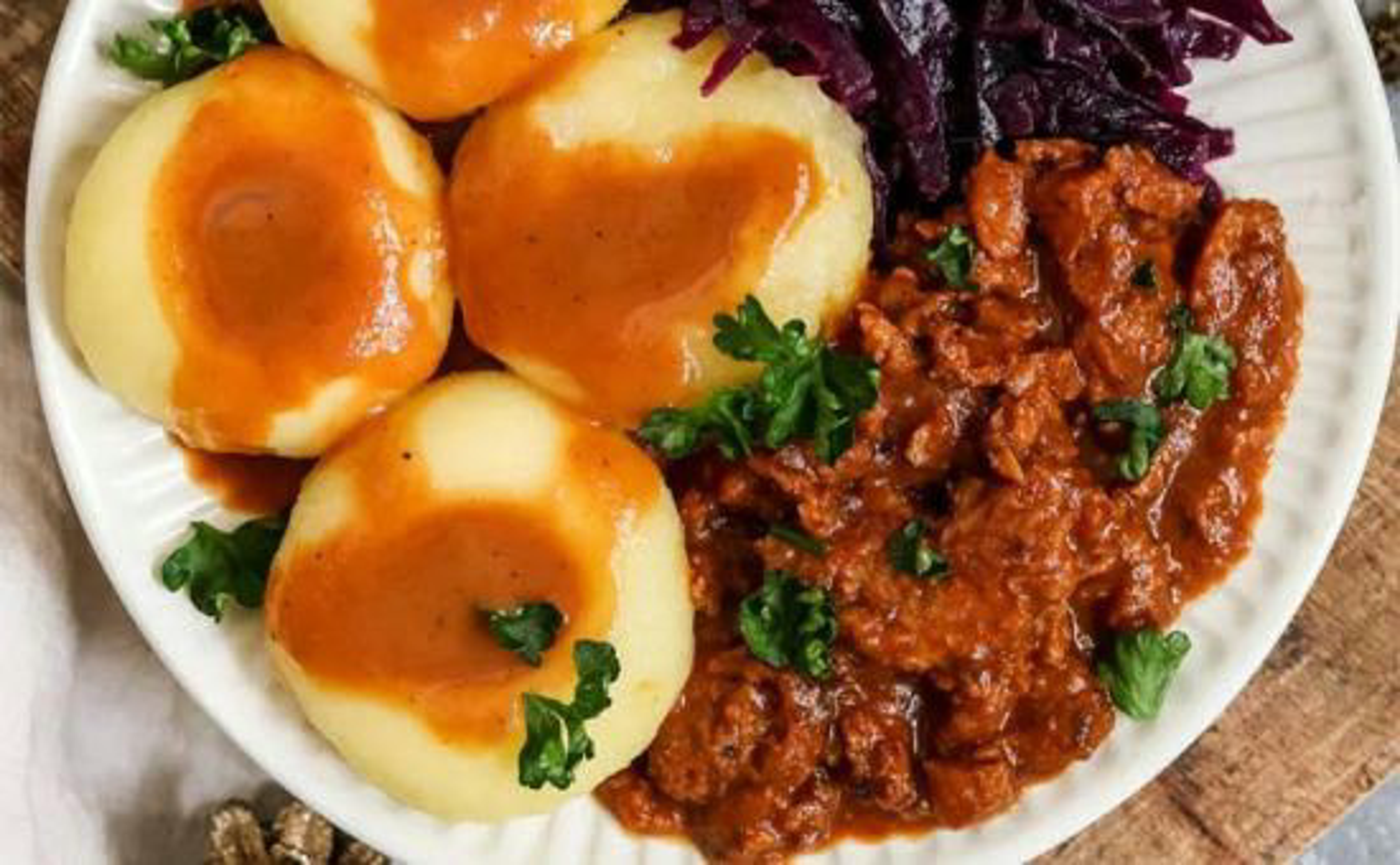 Saisonkalender_Dezember_Rezept_byanjushka_Gulasch_Beitragsbild_970x600